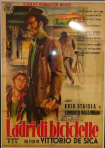 Originele filmposter film Ladri di Bicicletti, tentoonstelling over neorealisti/regisseur De Sica in museo Rome